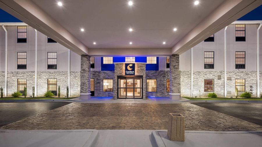 Comfort Inn & Suites River City Decatur