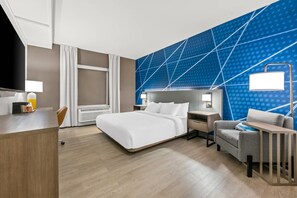 Quarto, 1 cama King, para não fumantes | Cofres nos quartos, escrivaninha, espaço de trabalho para notebook