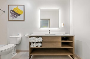 Caja de seguridad en la habitación y escritorio 