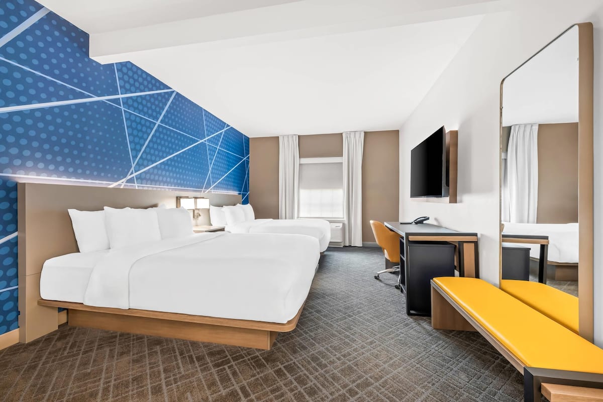 Suite, Non Smoking (2 Queen Beds, Upgrade)