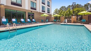 A swimming pool with clear blue water, surrounded by lounge chairs and umbrellas. - Best Western Plus Birmingham Inn & Suites (Birmingham)
