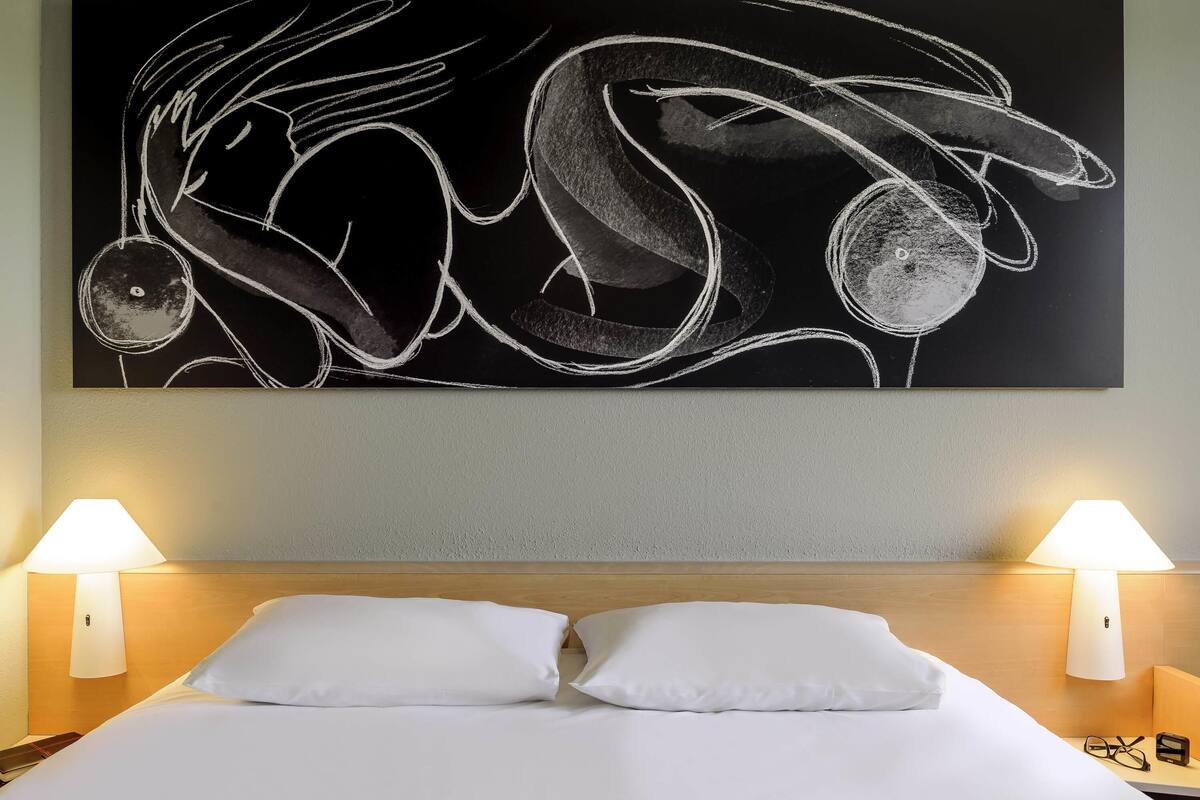 Habitación doble (New Sleep Easy Concept) | Ropa de cama hipoalergénica, escritorio, cortinas opacas