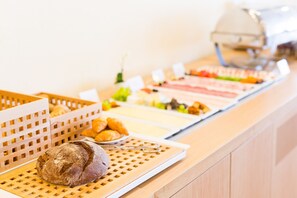 Daily buffet breakfast for a fee