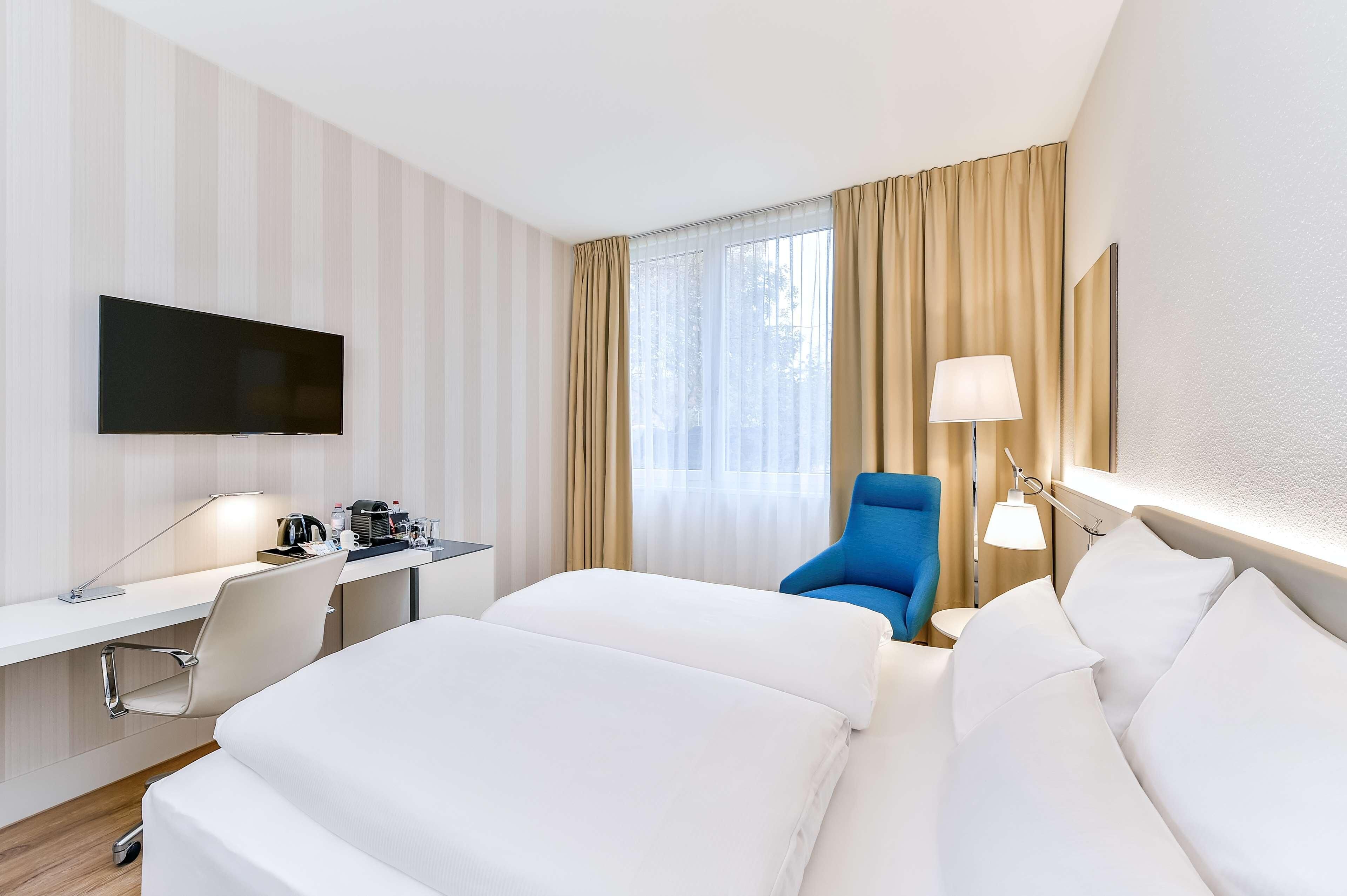 Pillowtop beds, in-room safe, desk, soundproofing