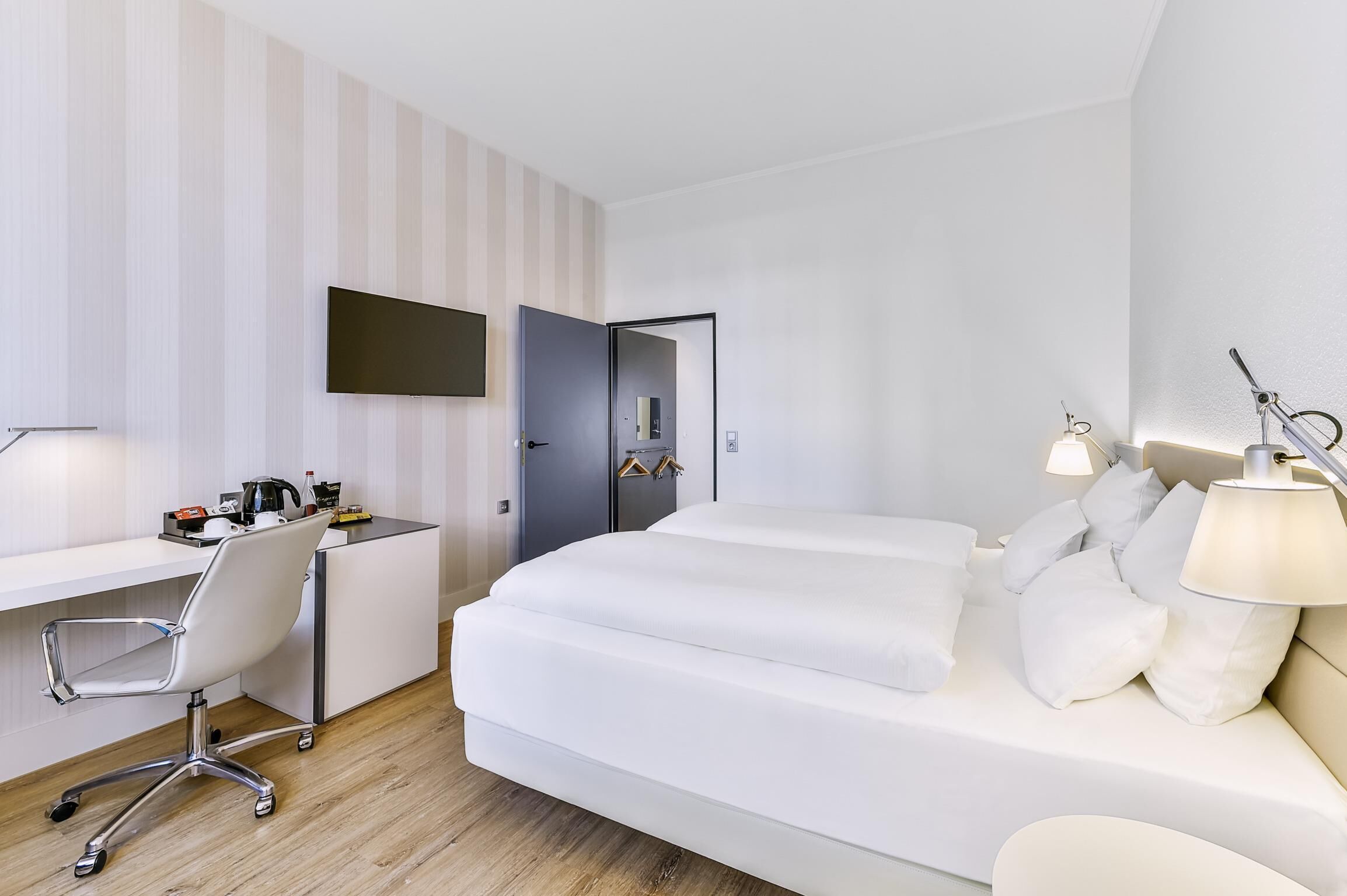 standard double or twin room | pillow-top beds, in-room safe, desk, soundproofing