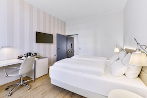 Colchones con pillow-top y caja de seguridad en la habitación 