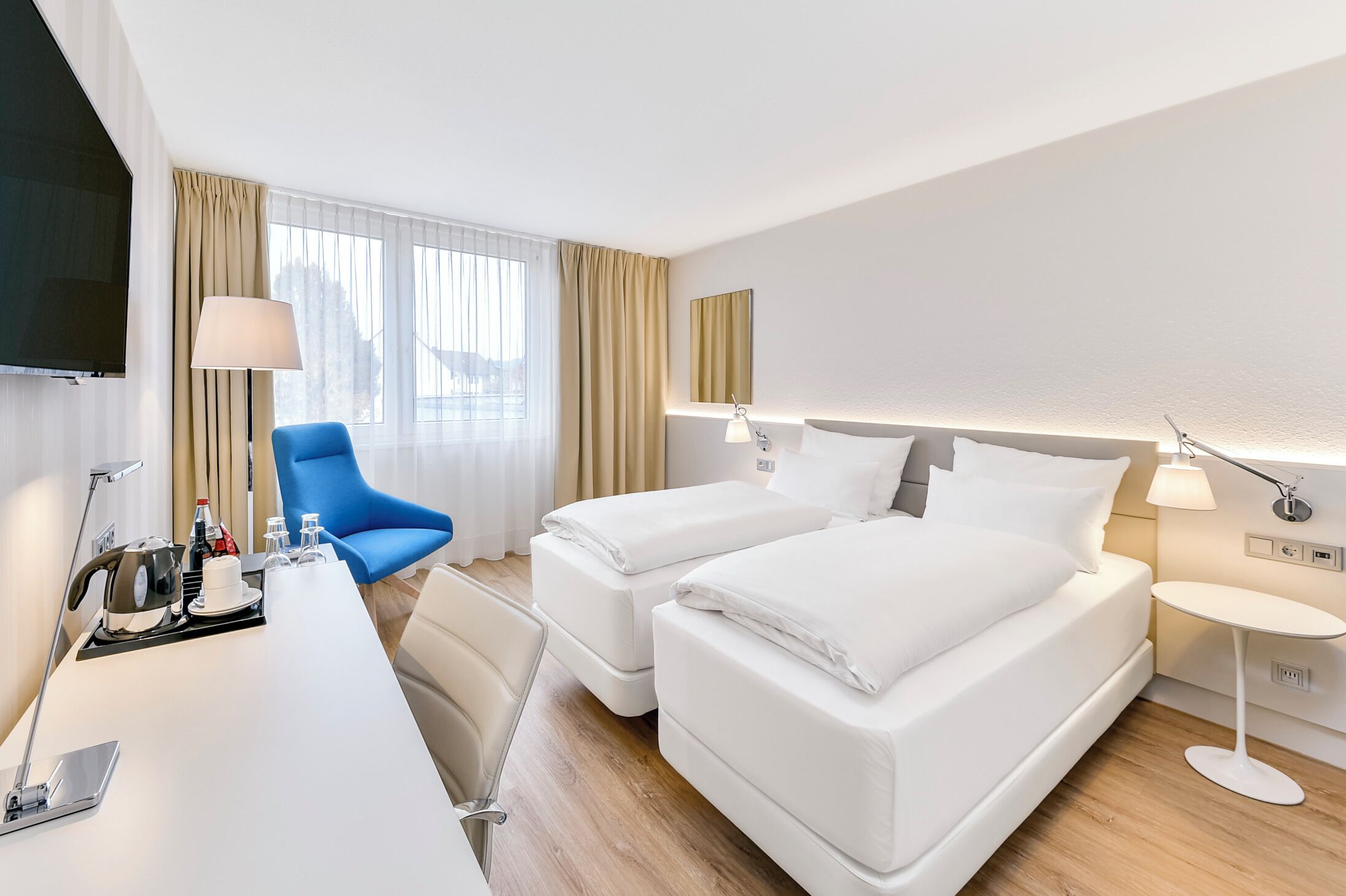 Pillowtop beds, in-room safe, desk, soundproofing