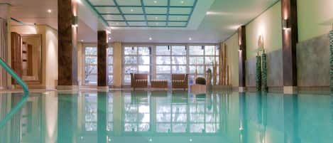 Indoor pool, pool loungers