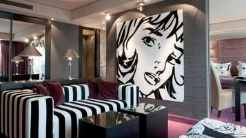 Junior Suite | Premium bedding, minibar, in-room safe, desk