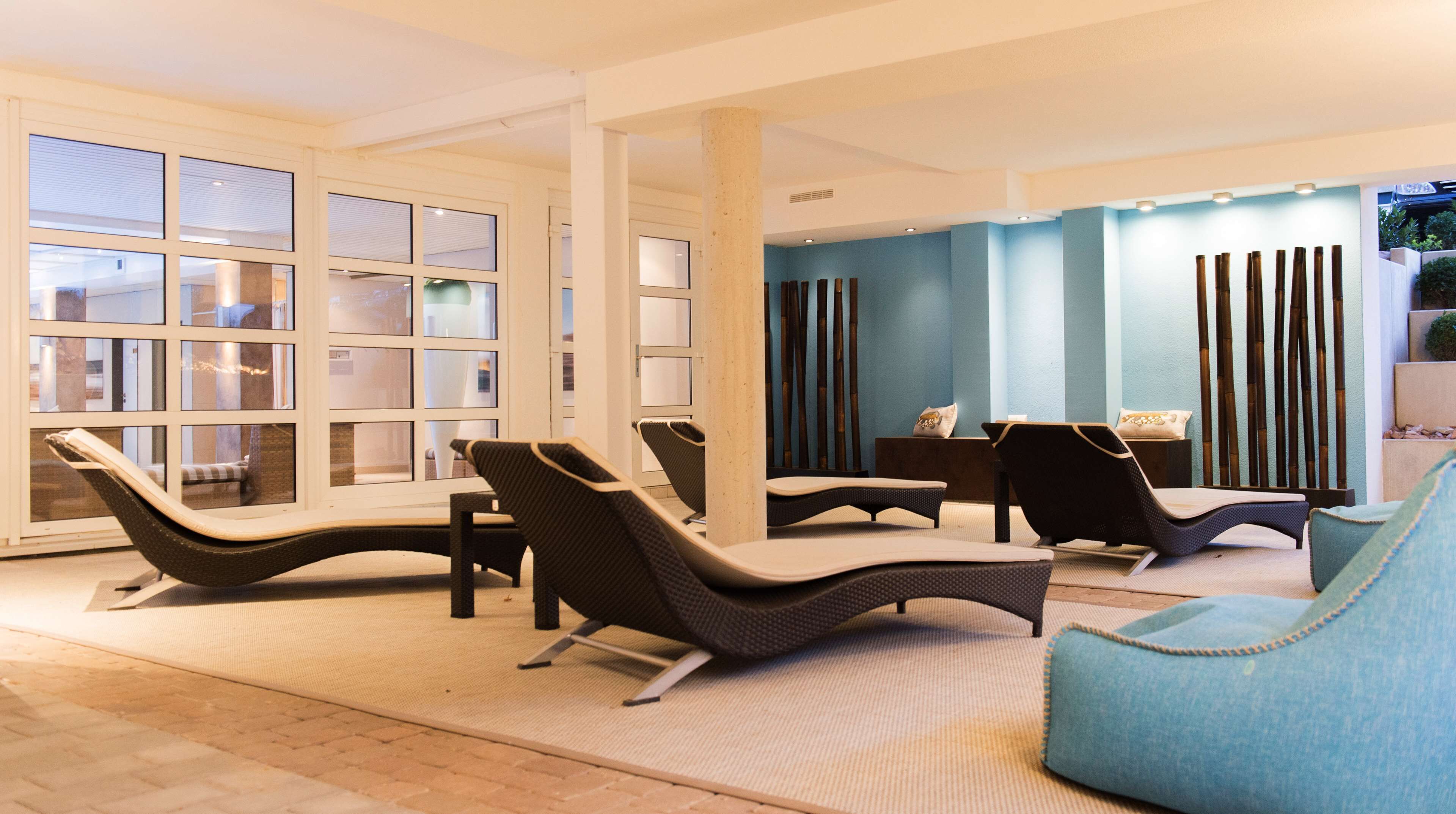 Indoor pool, pool loungers