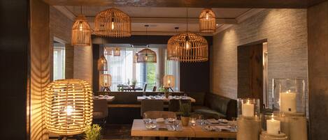 3 restaurants, local cuisine