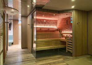 Un sauna, baño turco, tratamientos ayurvédicos, masajes
