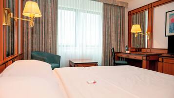 Business Room | Premium bedding, in-room safe, desk, blackout curtains