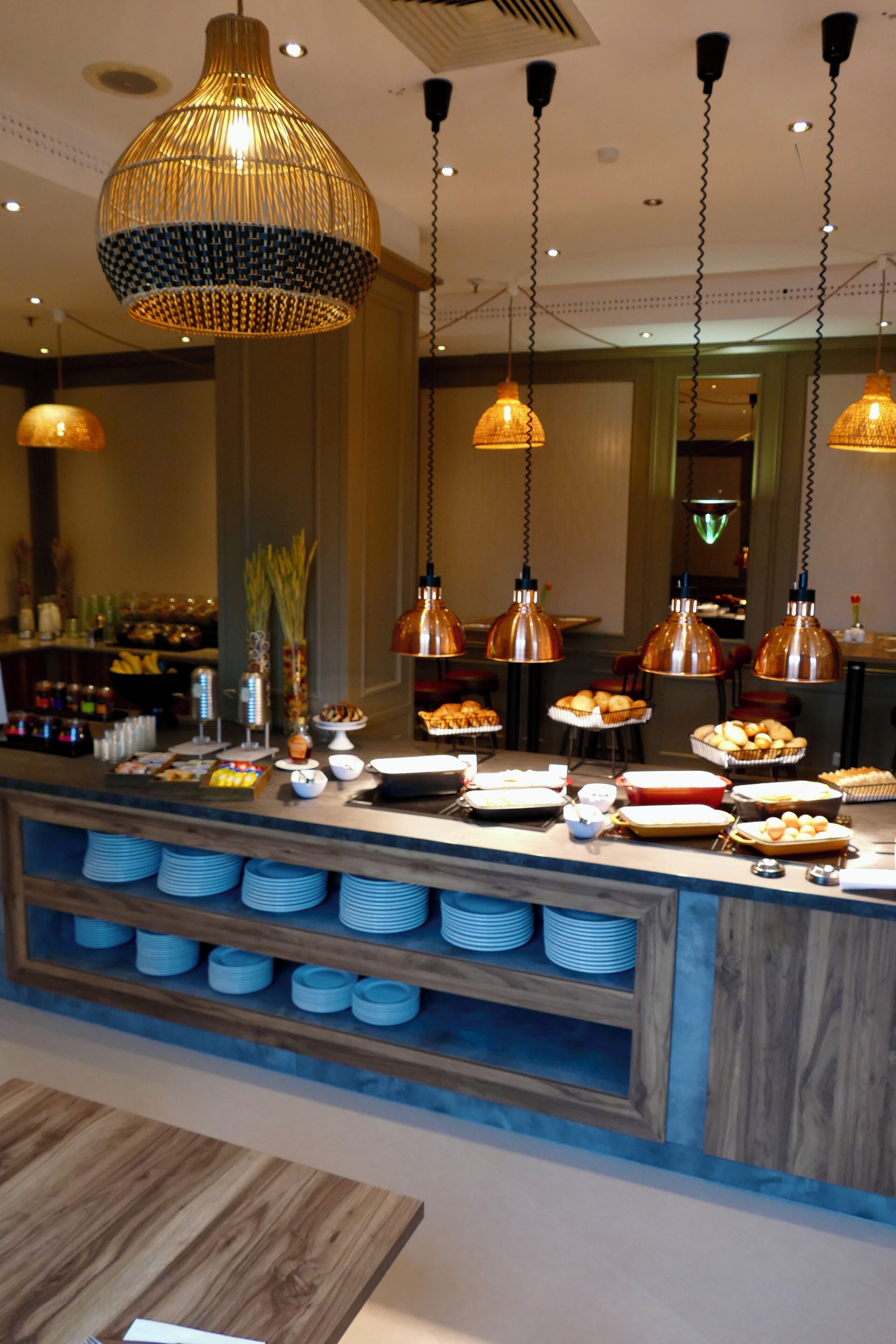 朝食 (ビュッフェ)、毎日提供 (1 名様 14 EUR)