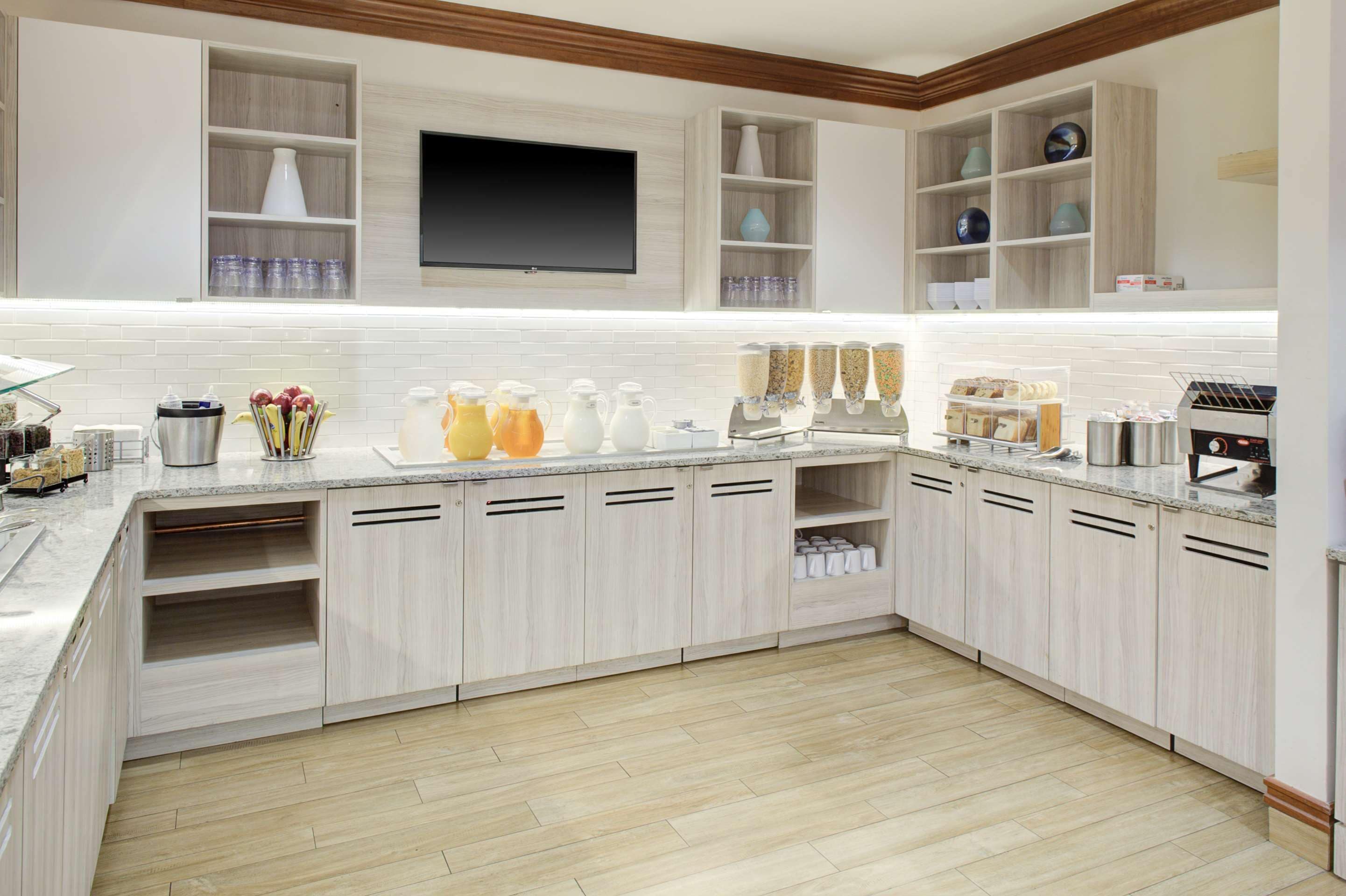 包每日自助早餐