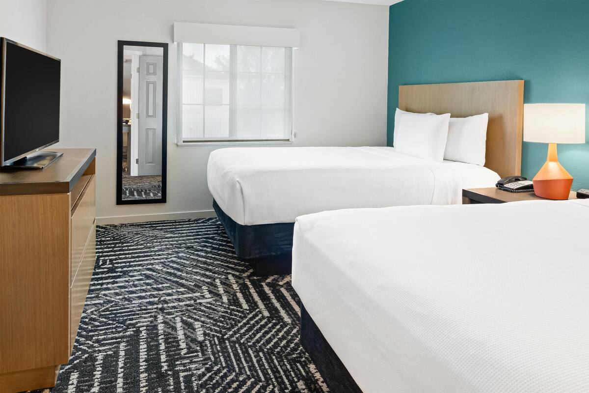 Suite, 1 Bedroom | Pillowtop beds, in-room safe, desk, blackout drapes