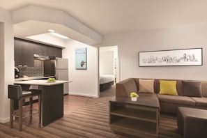 Pillow-top beds, in-room safe, desk, blackout curtains - HYATT house Boston/Burlington (Burlington)