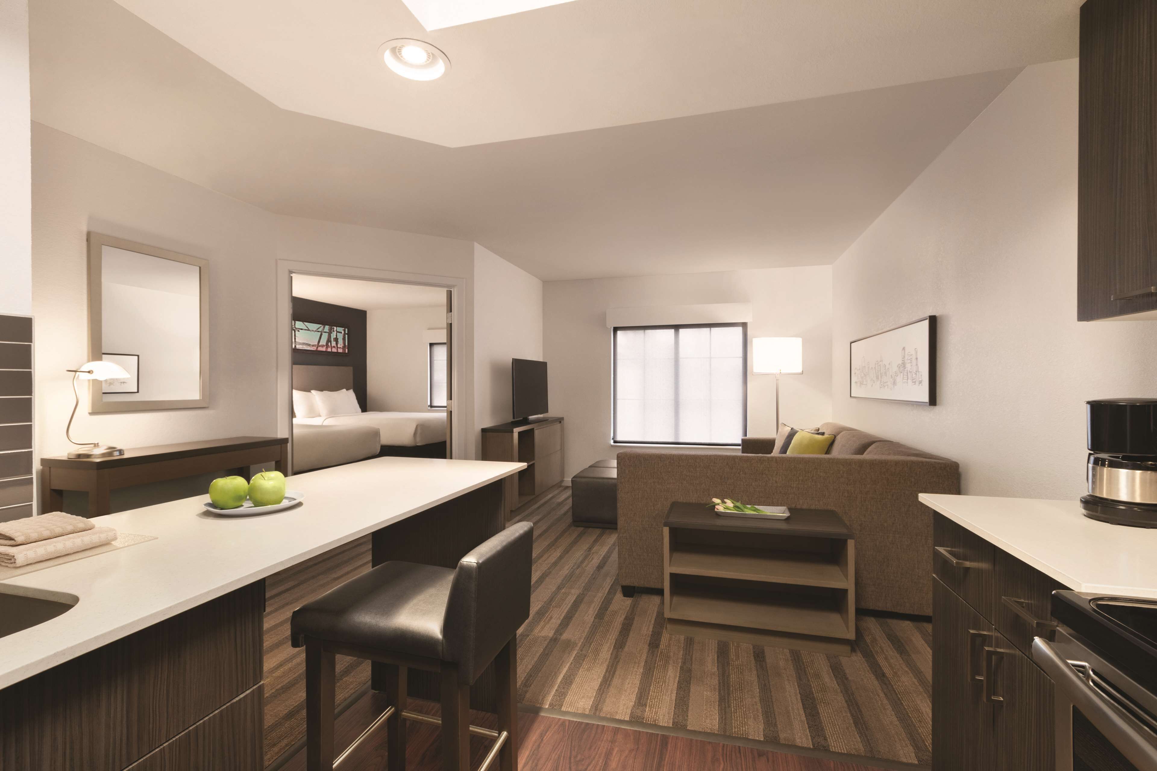 Pillowtop beds, in-room safe, desk, blackout drapes