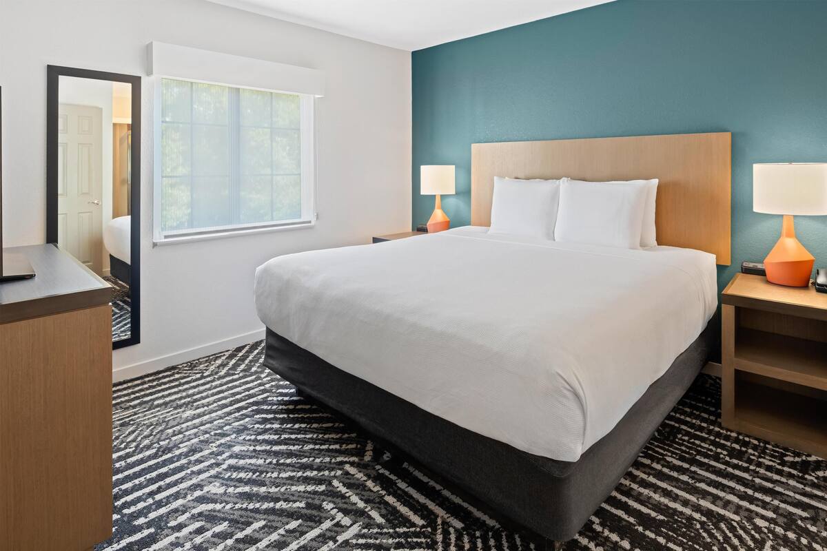 Suite, 1 Bedroom | Pillowtop beds, in-room safe, desk, blackout drapes