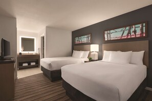 Suite Deluxe, 2 habitaciones | Colchones con acolchado adicional, caja fuerte, escritorio
