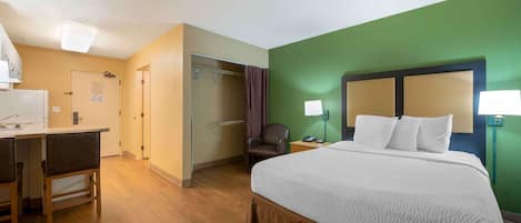 Studio, 1 Tempat Tidur Queen, Bebas Asap Rokok | Meja kerja, ruang kerja ramah laptop, dan tirai kedap cahaya