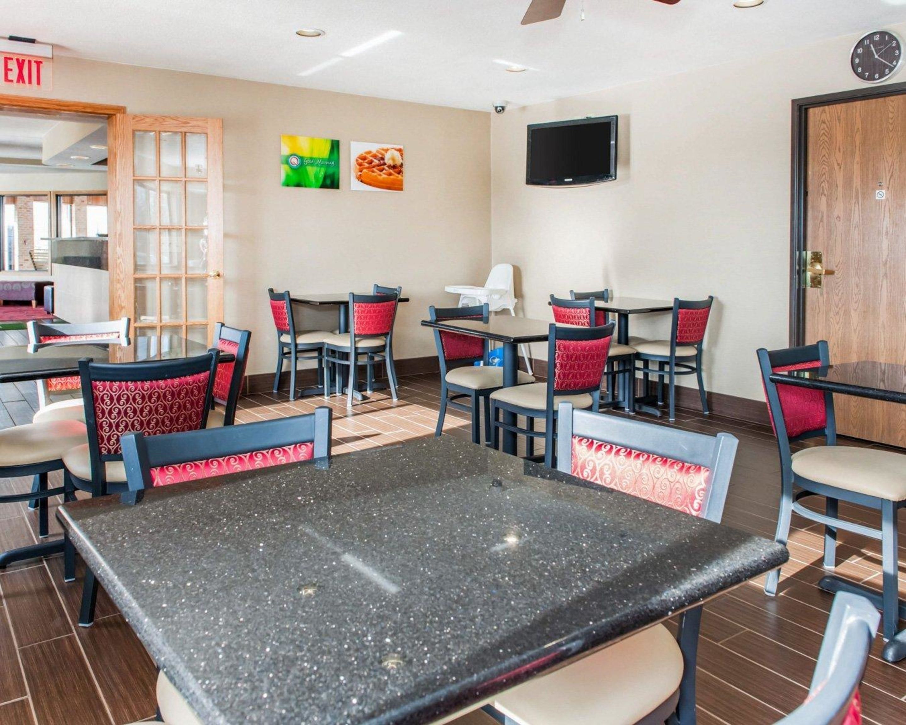 free buffet breakfast