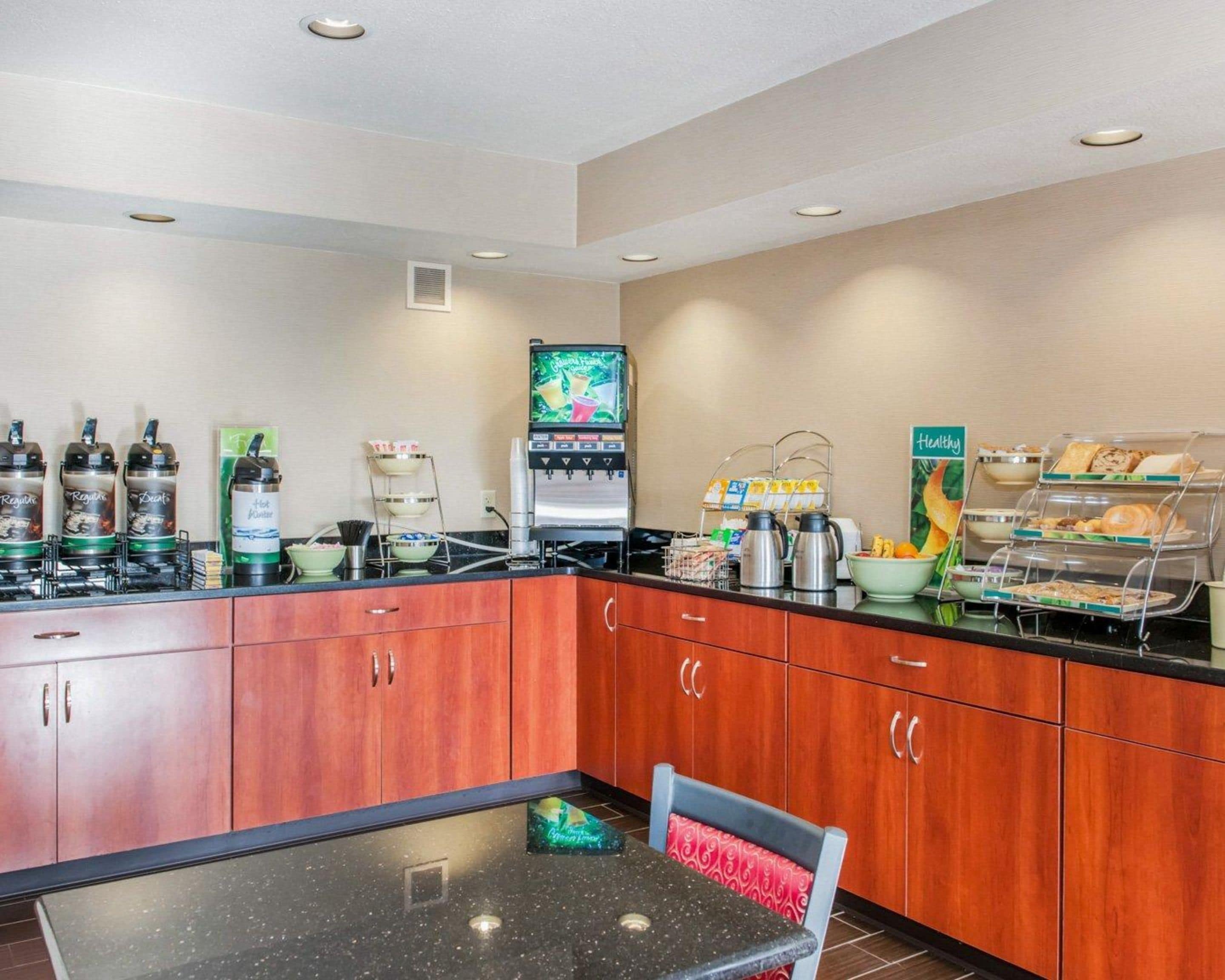 free buffet breakfast