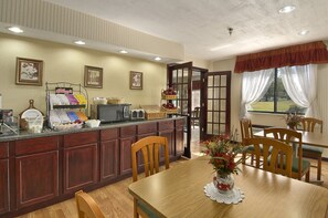 Free daily continental breakfast 