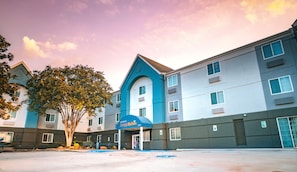 Exterior - Sonesta Simply Suites Houston โ NASA Clear Lake (Houston)