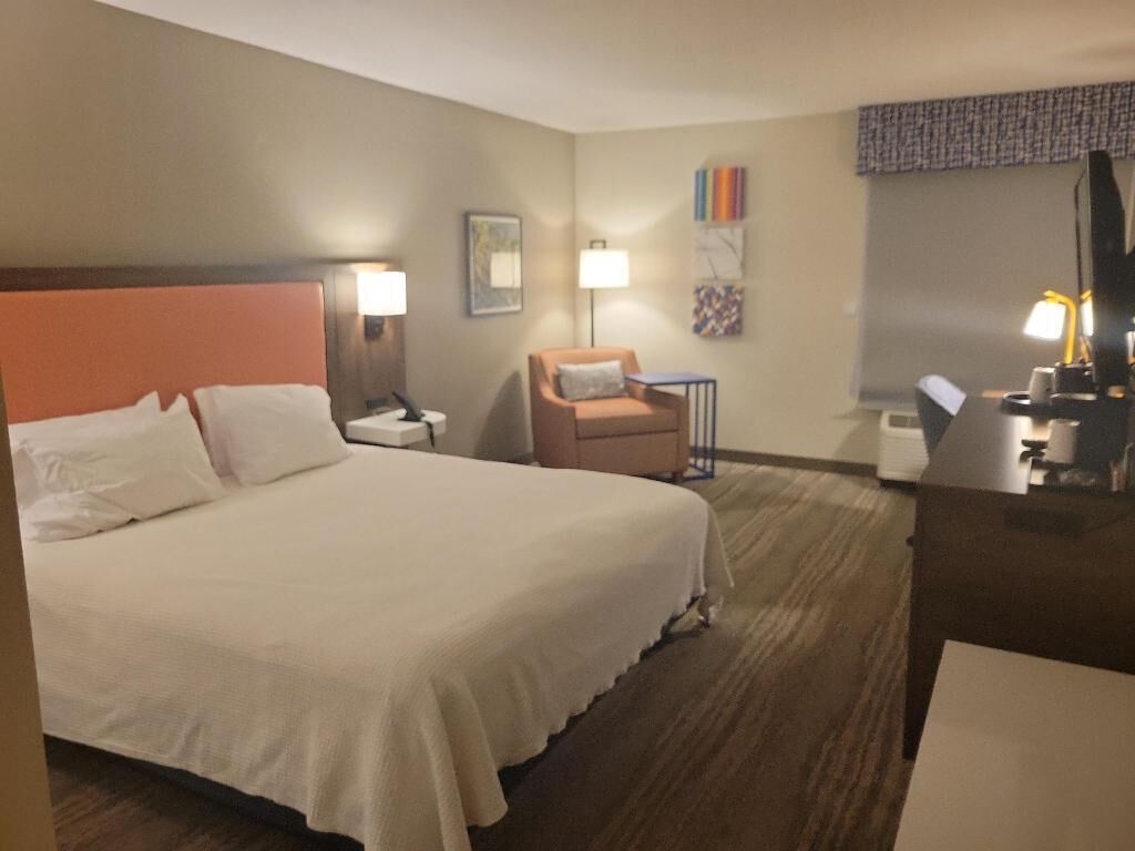 Desk, laptop workspace, iron/ironing board, free WiFi