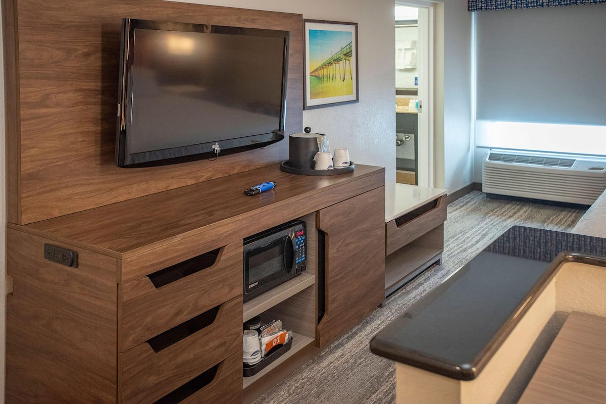 desk, laptop workspace, iron/ironing board, free wifi