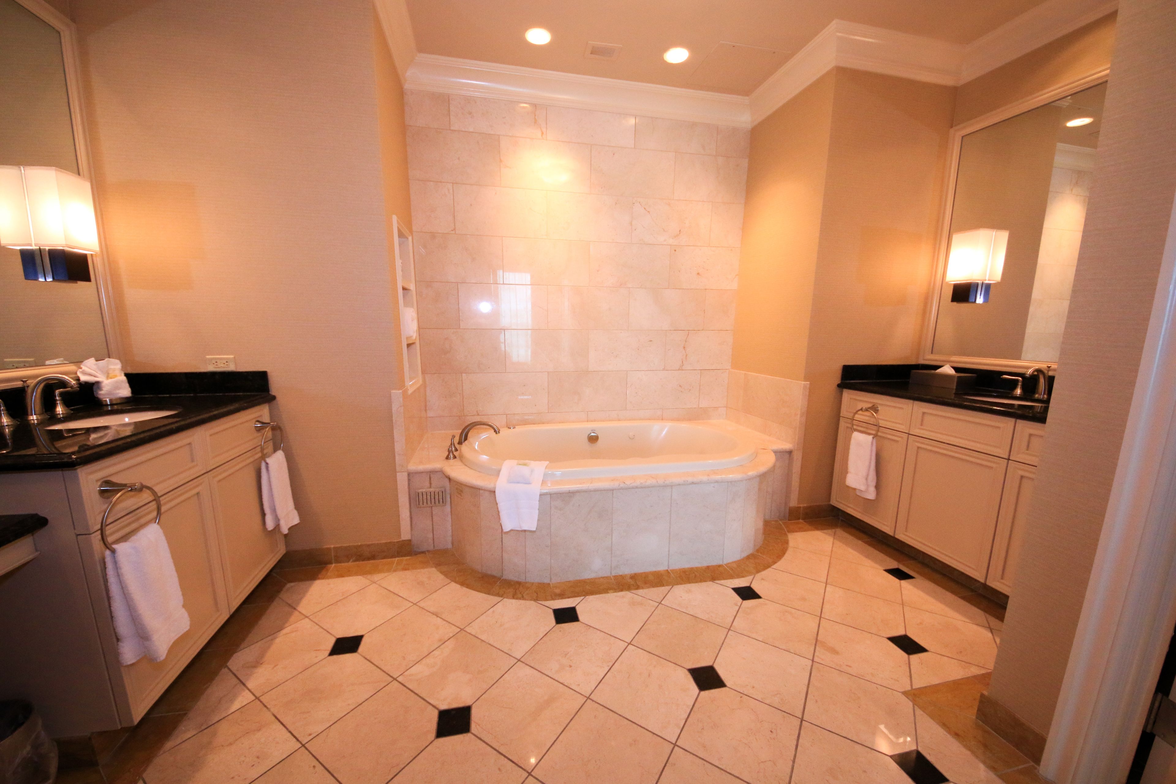 Rodeo Director Suite | Bathroom