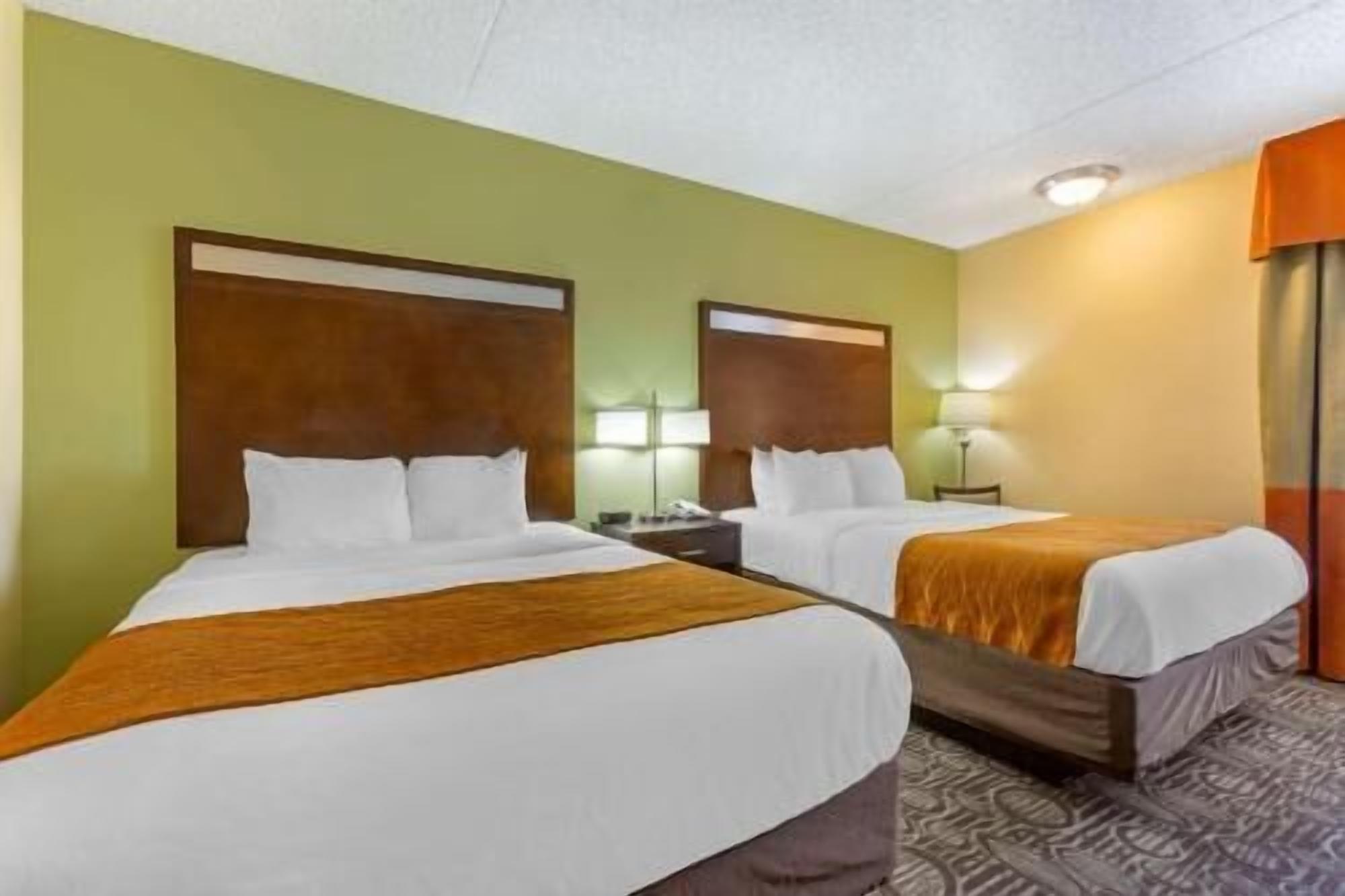 Ropa de cama de alta calidad, camas con pillow-top y escritorio 