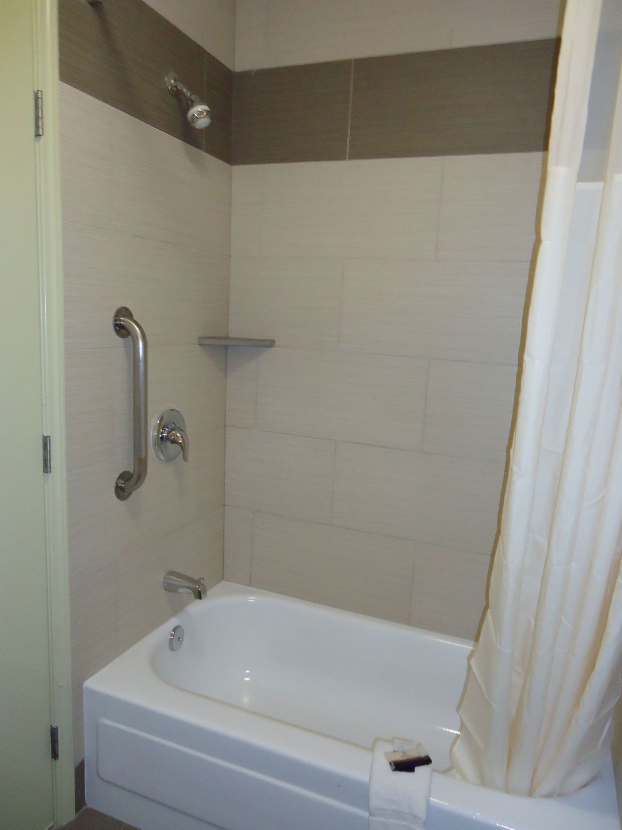 Baño | Tina con regadera y regadera con hidromasaje 