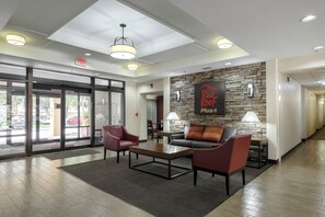 Lobby - Red Roof Inn PLUS+ Gainesville (Gainesville)