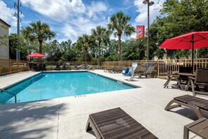 Outdoor pool - Red Roof Inn PLUS+ Gainesville (Gainesville)