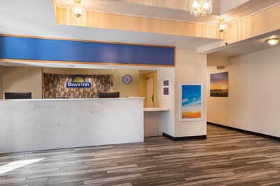 Days Inn by Wyndham Macon I-75 North