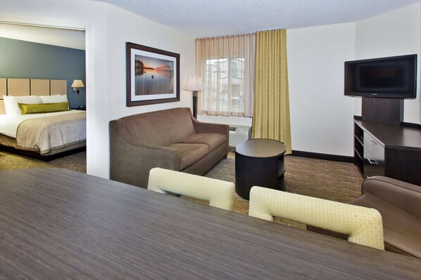Premium bedding, individually furnished, desk, laptop workspace - Sonesta Simply Suites Knoxville (Knoxville)