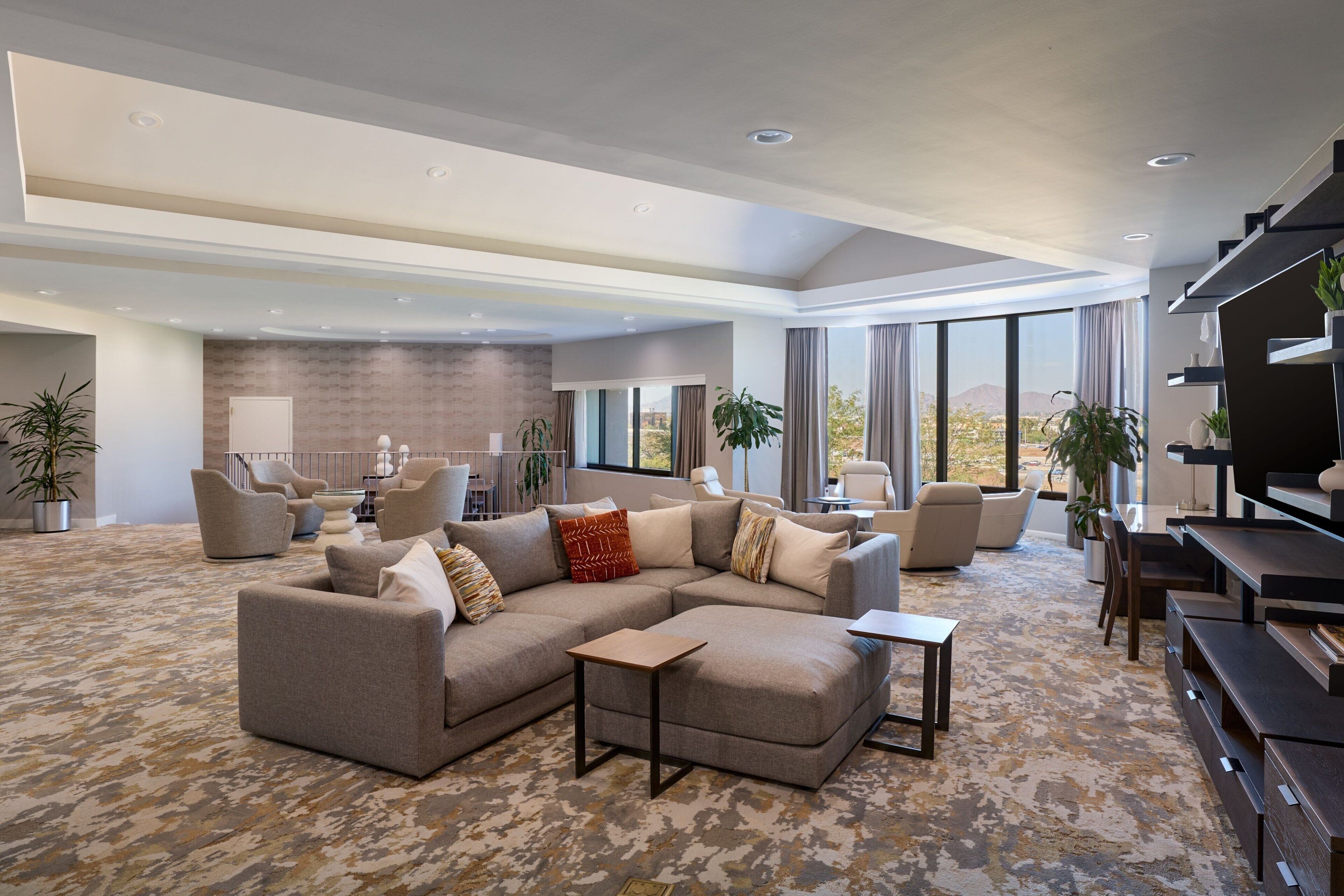 39-inch flat-screen tv with satellite channels, smart tv, netflix