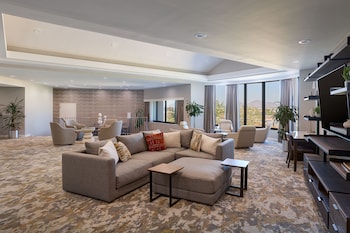 39-inch flat-screen TV with satellite channels, Smart TV, Netflix at Marriott Phoenix Resort Tempe at The Buttes