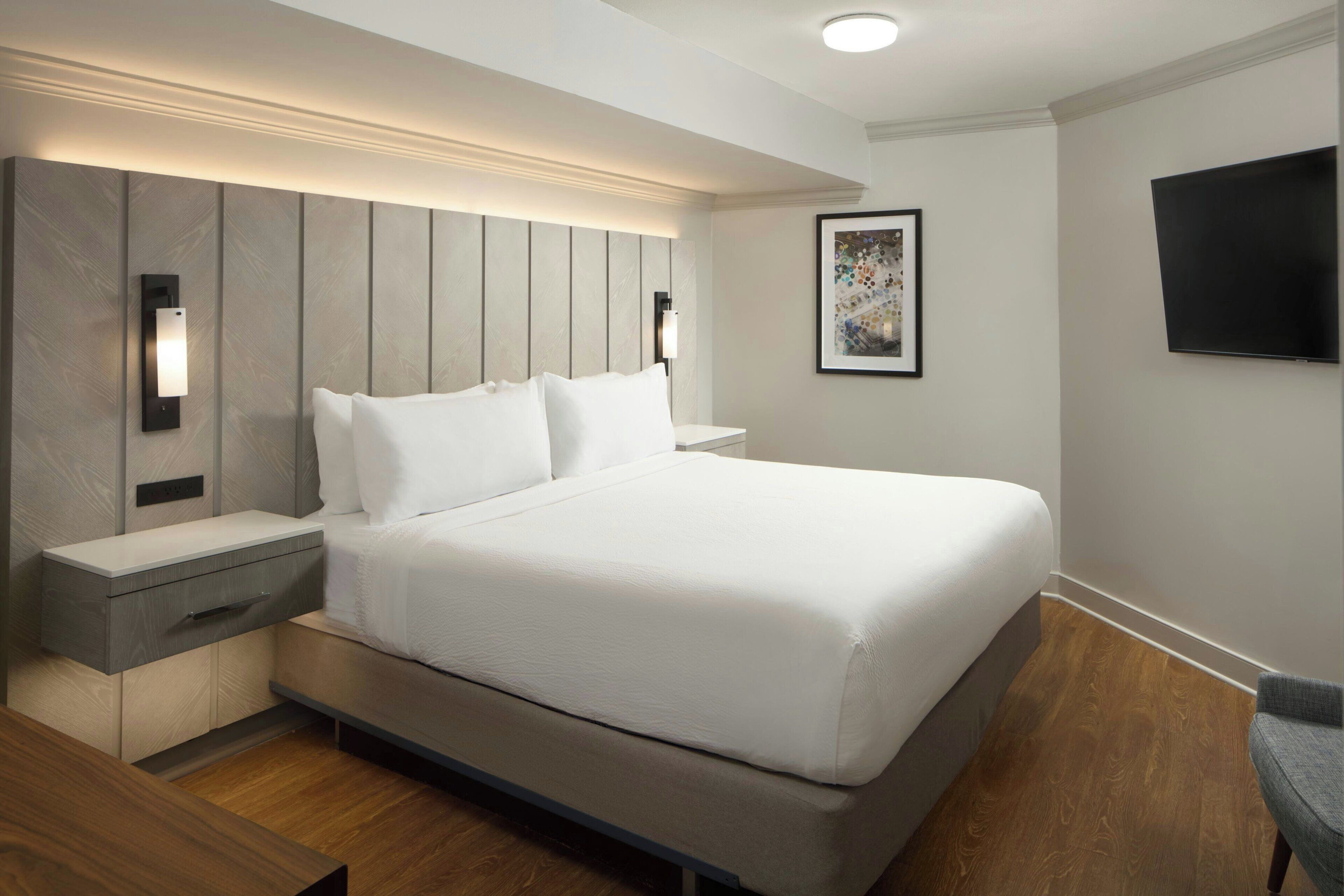Luxe beddengoed, pillowtop-bedden, een kluis op de kamer, een bureau