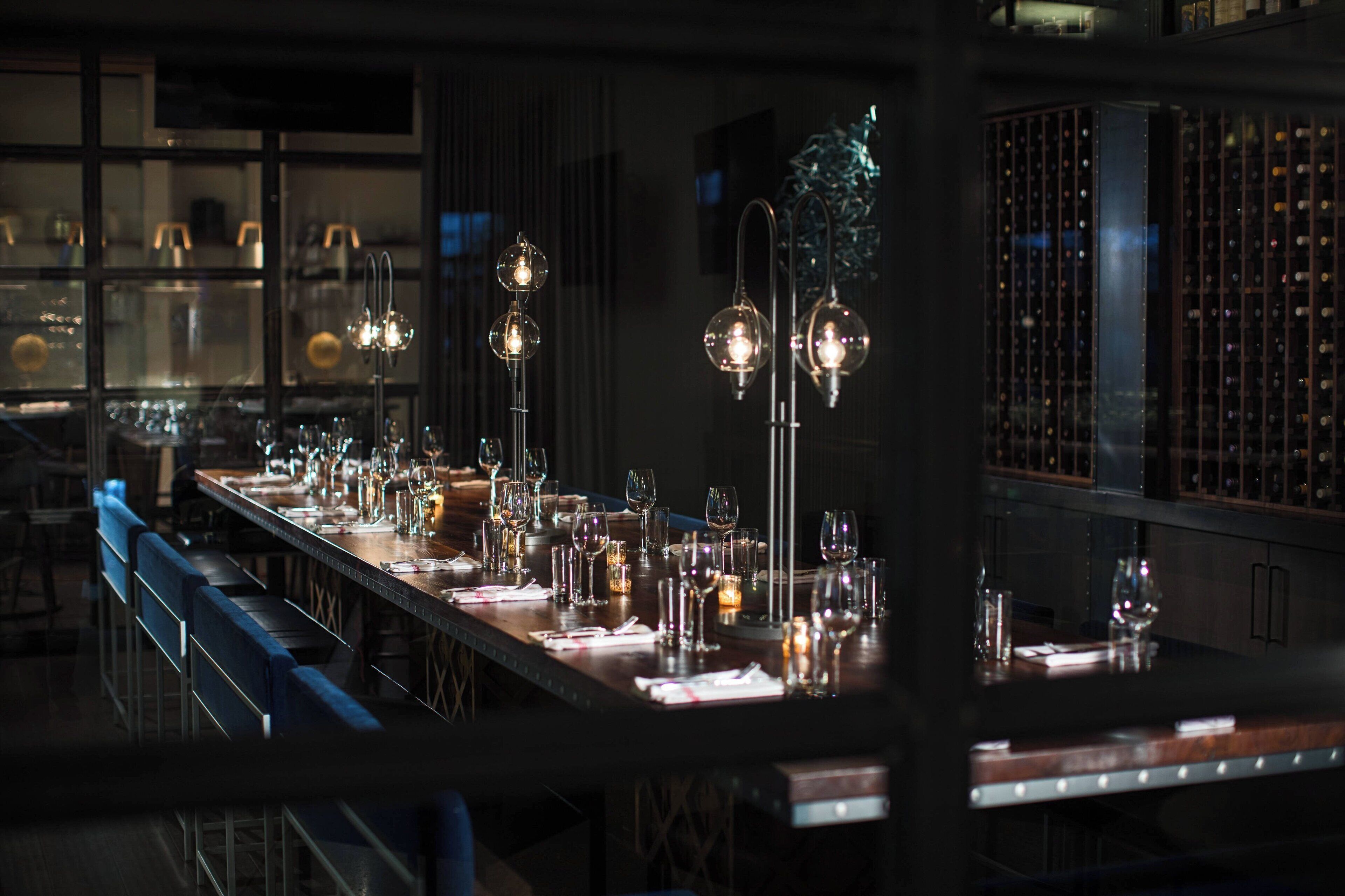 2 restaurants, breakfast, lunch, dinner served; American cuisine 