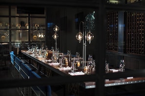 2 restaurants, serveren ontbijt, lunch, diner, Amerikaanse gerechten