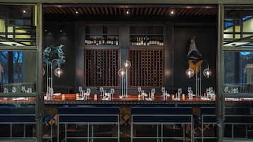 2 restaurants, breakfast, dinner, brunch served; American cuisine
