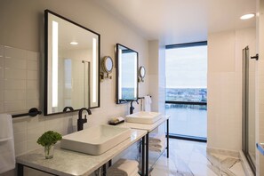 Suite, 1 King Bed with Sofa bed, River View | Bathroom | Designer toiletries, hair dryer, towels - Renaissance Toledo Downtown Hotel (Toledo)