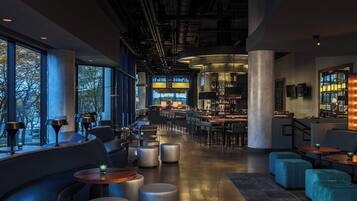 2 restaurants; breakfast, lunch, dinner, and brunch served