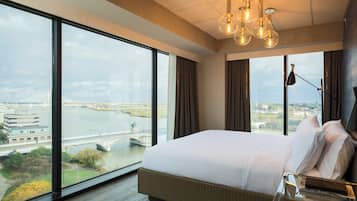Suite, 1 Bedroom, Non Smoking | 1 bedroom, premium bedding, down comforters, in-room safe