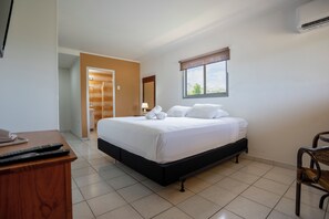Studio King Room | Caja de seguridad en la habitación, wifi gratis y ropa de cama 