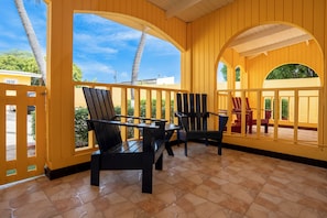 Studio Queen Room | Terrace/patio