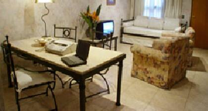 Reina Victoria Suites & Towers